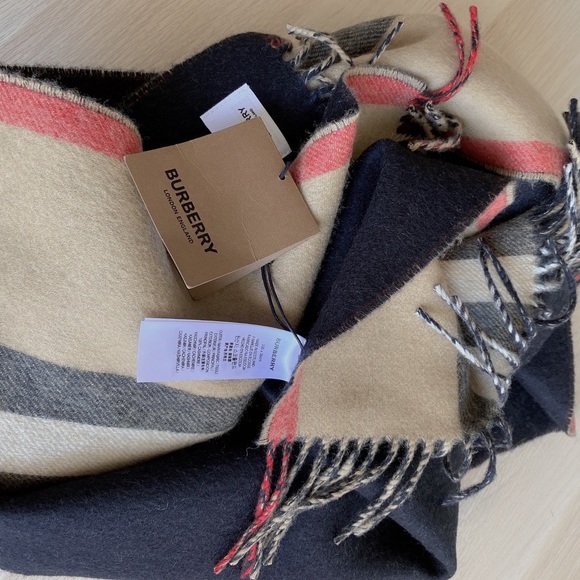 Burberry plaid cashmere long scarf with tassel - Picture 4 of 4